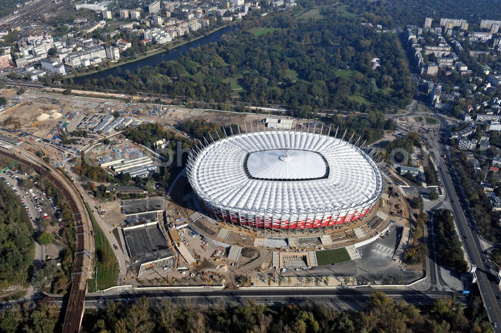 Aerial image Warschau / Warszawa / Warsaw - Das neu errichtete Stadion Warschauer Nationalstadion im Stadtteil Praga am Weichselufer gegenüber dem Warschauer Zentrum in der Woiwodschaft Masowien, Polen. Das Fußballstadion ist ein Austragungsort der UEFA Fußball-Europameisterschaft EM 2012. Generalplaner des Stadion-Neubau ist ein Konsortium aus den Architekturbüros JSK Architekten, Gerkan, Marg und Partner sowie dem Ingenieurbüro Schlaich Bergermann und Partner. Die Hochbauarbeiten wurden durch die ALPINE - PBG SA und die Hydrobudowa Polska SA ausgeführt. The new built stadium National Stadium in Warsaw in the voivodeship Masovia, Poland.