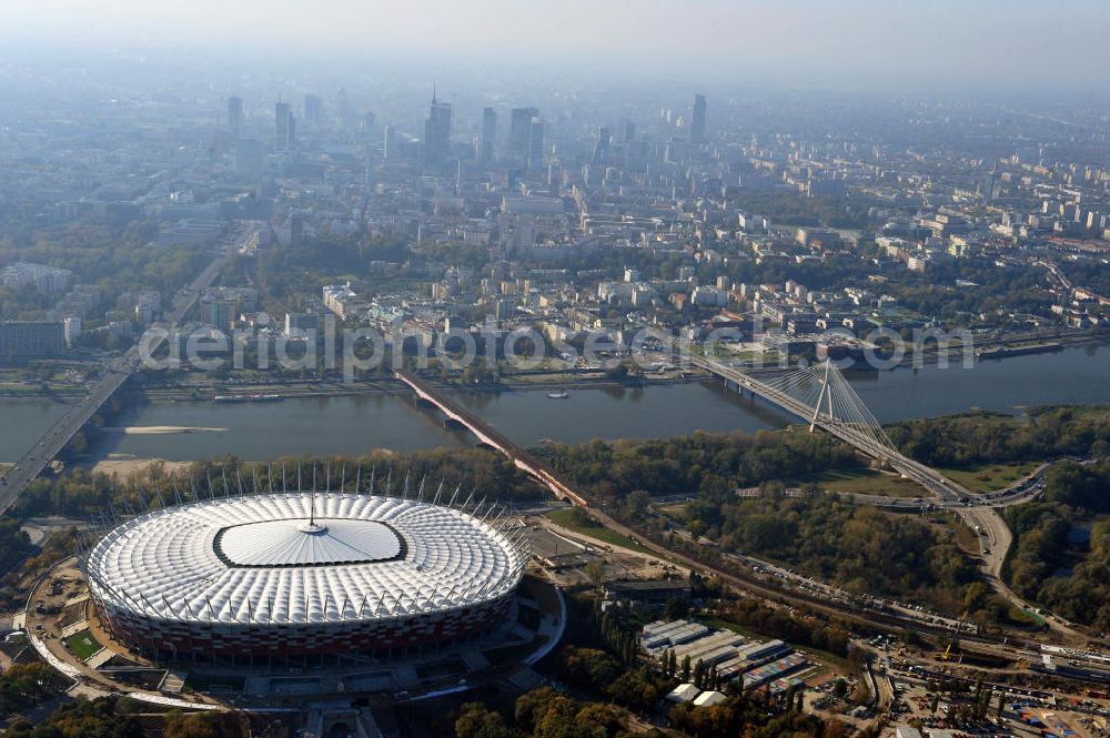 Warschau / Warszawa / Warsaw from the bird's eye view: Das neu errichtete Stadion Warschauer Nationalstadion im Stadtteil Praga am Weichselufer gegenüber dem Warschauer Zentrum in der Woiwodschaft Masowien, Polen. Das Fußballstadion ist ein Austragungsort der UEFA Fußball-Europameisterschaft EM 2012. Generalplaner des Stadion-Neubau ist ein Konsortium aus den Architekturbüros JSK Architekten, Gerkan, Marg und Partner sowie dem Ingenieurbüro Schlaich Bergermann und Partner. Die Hochbauarbeiten wurden durch die ALPINE - PBG SA und die Hydrobudowa Polska SA ausgeführt. The new built stadium National Stadium in Warsaw in the voivodeship Masovia, Poland.