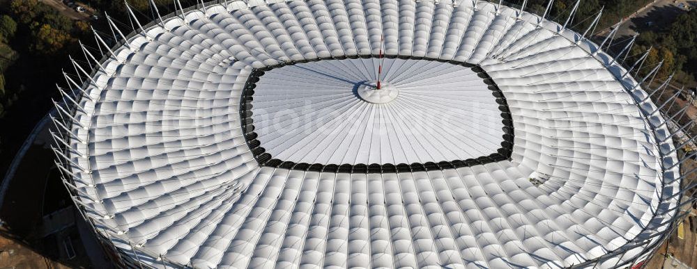 Aerial image Warschau / Warszawa / Warsaw - Das neu errichtete Stadion Warschauer Nationalstadion im Stadtteil Praga am Weichselufer gegenüber dem Warschauer Zentrum in der Woiwodschaft Masowien, Polen. Das Fußballstadion ist ein Austragungsort der UEFA Fußball-Europameisterschaft EM 2012. Generalplaner des Stadion-Neubau ist ein Konsortium aus den Architekturbüros JSK Architekten, Gerkan, Marg und Partner sowie dem Ingenieurbüro Schlaich Bergermann und Partner. Die Hochbauarbeiten wurden durch die ALPINE - PBG SA und die Hydrobudowa Polska SA ausgeführt. The new built stadium National Stadium in Warsaw in the voivodeship Masovia, Poland.