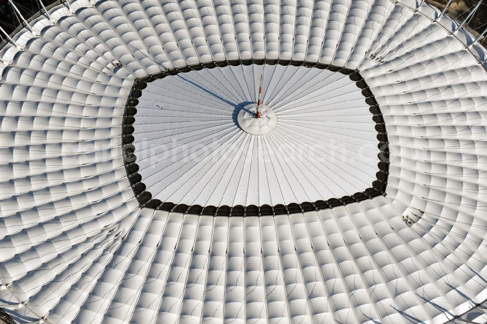 Aerial image Warschau / Warszawa / Warsaw - Das neu errichtete Stadion Warschauer Nationalstadion im Stadtteil Praga am Weichselufer gegenüber dem Warschauer Zentrum in der Woiwodschaft Masowien, Polen. Das Fußballstadion ist ein Austragungsort der UEFA Fußball-Europameisterschaft EM 2012. Generalplaner des Stadion-Neubau ist ein Konsortium aus den Architekturbüros JSK Architekten, Gerkan, Marg und Partner sowie dem Ingenieurbüro Schlaich Bergermann und Partner. Die Hochbauarbeiten wurden durch die ALPINE - PBG SA und die Hydrobudowa Polska SA ausgeführt. The new built stadium National Stadium in Warsaw in the voivodeship Masovia, Poland.