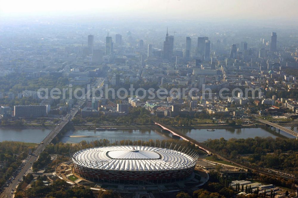 Aerial photograph Warschau / Warszawa / Warsaw - Das neu errichtete Stadion Warschauer Nationalstadion im Stadtteil Praga am Weichselufer gegenüber dem Warschauer Zentrum in der Woiwodschaft Masowien, Polen. Das Fußballstadion ist ein Austragungsort der UEFA Fußball-Europameisterschaft EM 2012. Generalplaner des Stadion-Neubau ist ein Konsortium aus den Architekturbüros JSK Architekten, Gerkan, Marg und Partner sowie dem Ingenieurbüro Schlaich Bergermann und Partner. Die Hochbauarbeiten wurden durch die ALPINE - PBG SA und die Hydrobudowa Polska SA ausgeführt. The new built stadium National Stadium in Warsaw in the voivodeship Masovia, Poland.