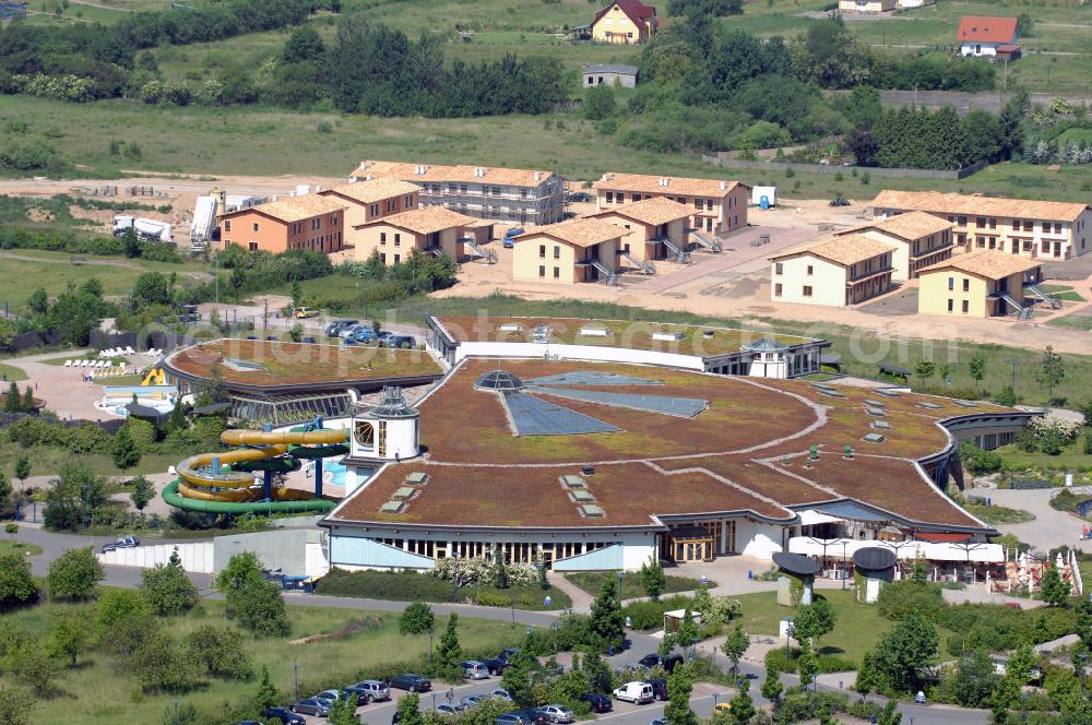 Aerial image TEMPLIN - Blick auf die Natur-Therme Templin. Die Badelandschaft bietet unterschiedliche Attraktionen u.a. eine Thermalsole und eine Saunalandschaft. Durch die Eröffnung der Therme im Jahr 2000 erhielt die Stadt den Titel Thermalsoleheilbad. Kontakt: NaturThermeTemplin GmbH, Dargersdorfer Str. 121, 17268 Templin - Thermalsoleheilbad, Tel. +49(0)3987 201100, e-mail: info@naturthermetemplin.de