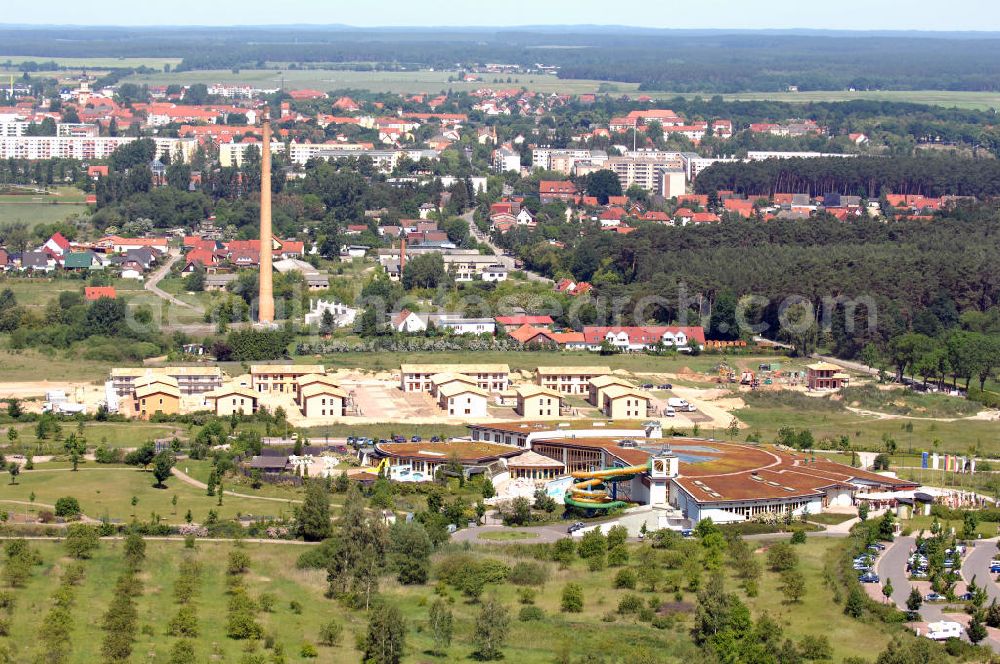 Aerial image TEMPLIN - Blick auf die Natur-Therme Templin. Die Badelandschaft bietet unterschiedliche Attraktionen u.a. eine Thermalsole und eine Saunalandschaft. Durch die Eröffnung der Therme im Jahr 2000 erhielt die Stadt den Titel Thermalsoleheilbad. Kontakt: NaturThermeTemplin GmbH, Dargersdorfer Str. 121, 17268 Templin - Thermalsoleheilbad, Tel. +49(0)3987 201100, e-mail: info@naturthermetemplin.de