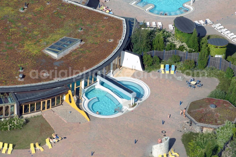 TEMPLIN from above - Blick auf die Natur-Therme Templin. Die Badelandschaft bietet unterschiedliche Attraktionen u.a. eine Thermalsole und eine Saunalandschaft. Durch die Eröffnung der Therme im Jahr 2000 erhielt die Stadt den Titel Thermalsoleheilbad. Kontakt: NaturThermeTemplin GmbH, Dargersdorfer Str. 121, 17268 Templin - Thermalsoleheilbad, Tel. +49(0)3987 201100, e-mail: info@naturthermetemplin.de