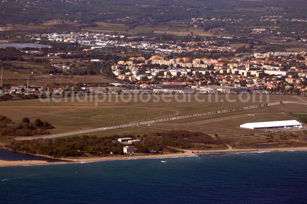 Fréjus from above - Blick auf den Naturpark von Fréjus an der Cote d' Azur in Frankreich. Der Naturpark ist etwa 40 Hektar gross und war früher ein Flughafen, von dem aus 1913 der erste Mittelmeerflug begann.