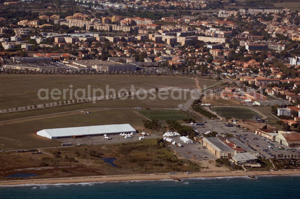 Aerial image Fréjus - Blick auf den Naturpark von Fréjus an der Cote d' Azur in Frankreich. Der Naturpark ist etwa 40 Hektar gross und war früher ein Flughafen, von dem aus 1913 der erste Mittelmeerflug begann.