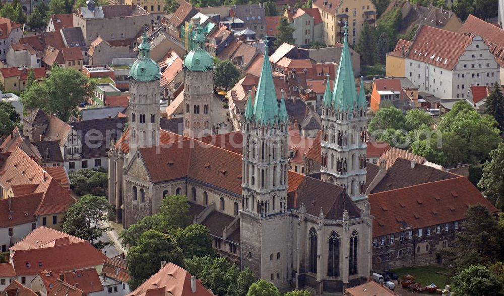 Naumburg from the bird's eye view: Blick auf den Naumburger Dom. Der Dom St. Peter und Paul ist die ehemalige Kathedrale des Bistums Naumburg. Er stammt größtenteils aus der ersten Hälfte des 13. Jahrhunderts und gehört zu den bedeutendsten Bauwerken der Spätromanik in Sachsen-Anhalt. View of the Cathedral of Naumburg. The Cathedral of St. Peter and Paul is the former cathedral of the Diocese of Naumburg and was built in the first half of the 13th Century. It is one of the most important buildings of the late Romanesque in Saxony-Anhalt.