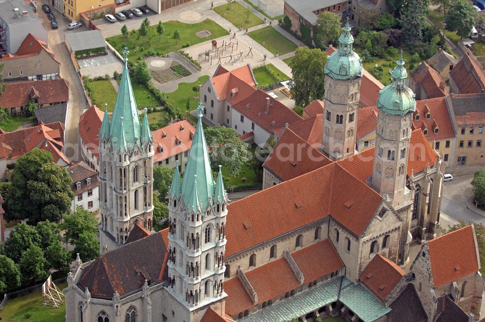 Aerial photograph Naumburg - Blick auf den Westchor und die Westtürme des Naumburger Doms. Der frühgotische Westchor mit den zwölf Stifterfiguren gilt als Hauptwerk des Naumburger Meisters. View of the West Choir and the West Towers of the Naumburg Cathedral. The early Gothic west choir with his twelve founding figures is considered the main work of the Naumburg Master.