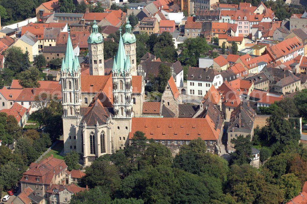 Aerial photograph Naumburg (Saale) - Der Naumburger Dom St. Peter und Paul ist die ehemalige Kathedrale des Bistums Naumburg und Teil der Strasse der Romanik. Der bestehende Dom stammt größtenteils aus der ersten Hälfte des 13. Jahrhunderts. Er gehört zu den bedeutendsten Bauwerken der Spätromanik in Sachsen-Anhalt.