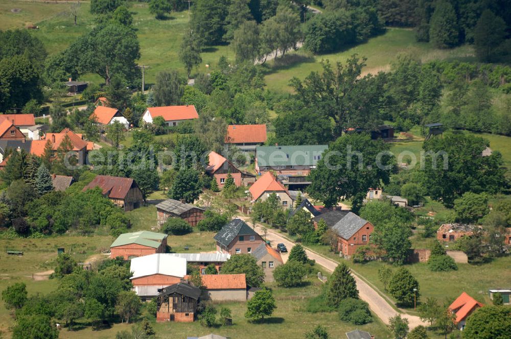 Aerial photograph Nausdorf - Blick auf Nausdorf in der Prignitz in Brandenburg. Nausdorf liegt in der Nähe des Rudower Sees im Naturpark Elbetal, der ein Teil des über 400 Flusskilometer langen UNESCO-Biosphärenreservats Flusslandschaft Elbe ist.