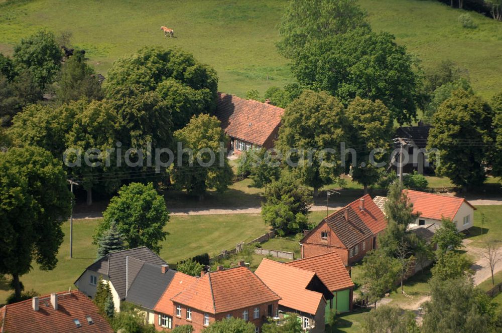 Aerial image Nausdorf - Blick auf ein Haus mit Hof in Nausdorf in der Prignitz / Brandenburg. Nausdorf liegt in der Nähe des Rudower Sees im Naturpark Elbetal, der ein Teil des über 400 Flusskilometer langen UNESCO-Biosphärenreservats Flusslandschaft Elbe ist.