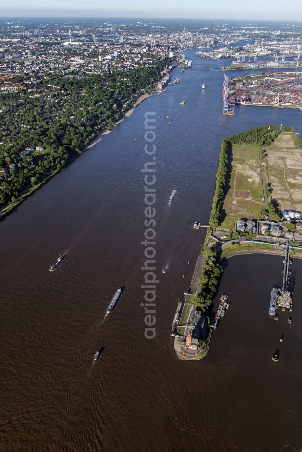 Aerial photograph Hamburg - VTS Vessel Traffic Service Centre in Hamburg-Waltershof. Operator is the Hamburg Port Authority HPA