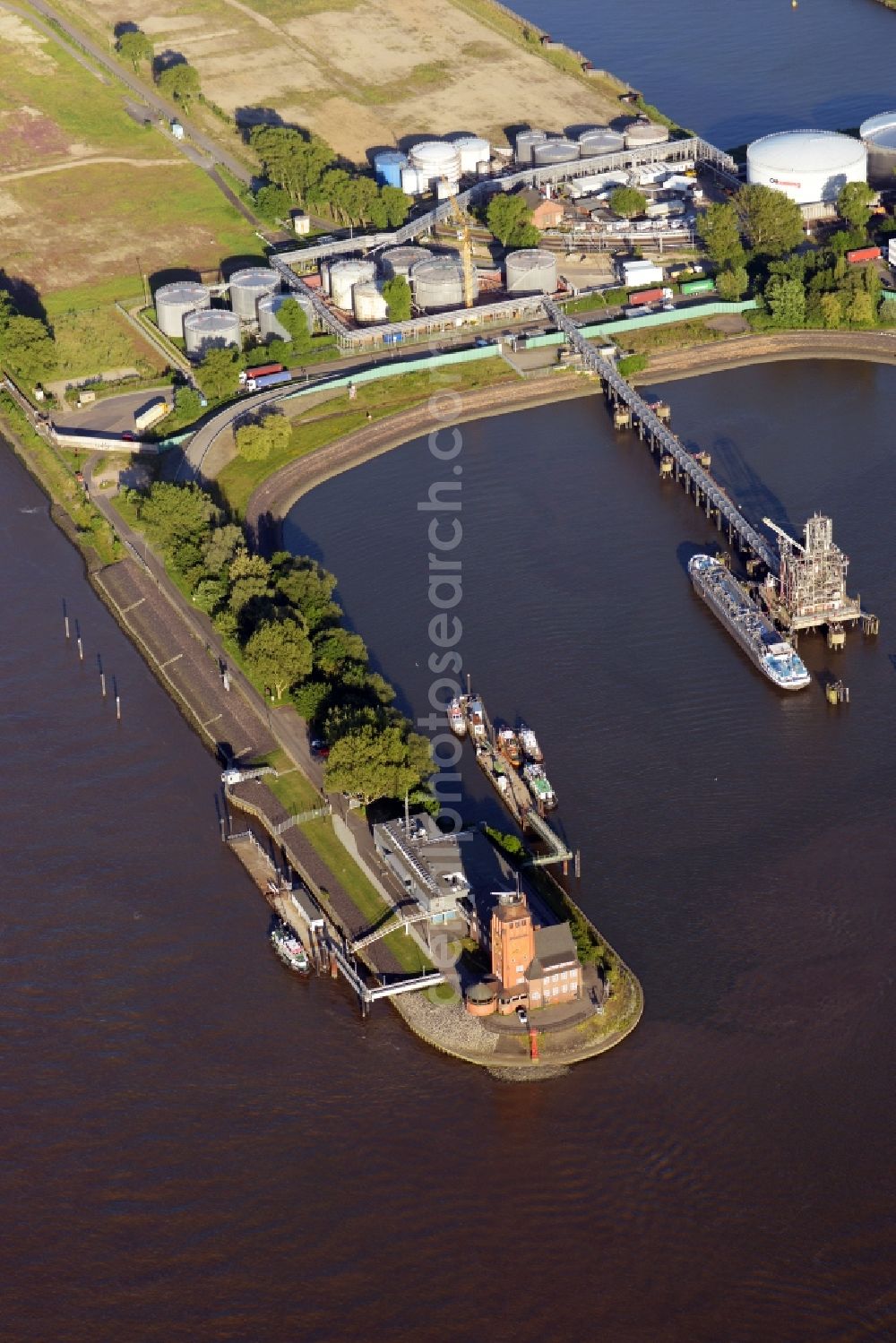 Hamburg from the bird's eye view: VTS Vessel Traffic Service Centre in Hamburg-Waltershof. Operator is the Hamburg Port Authority HPA