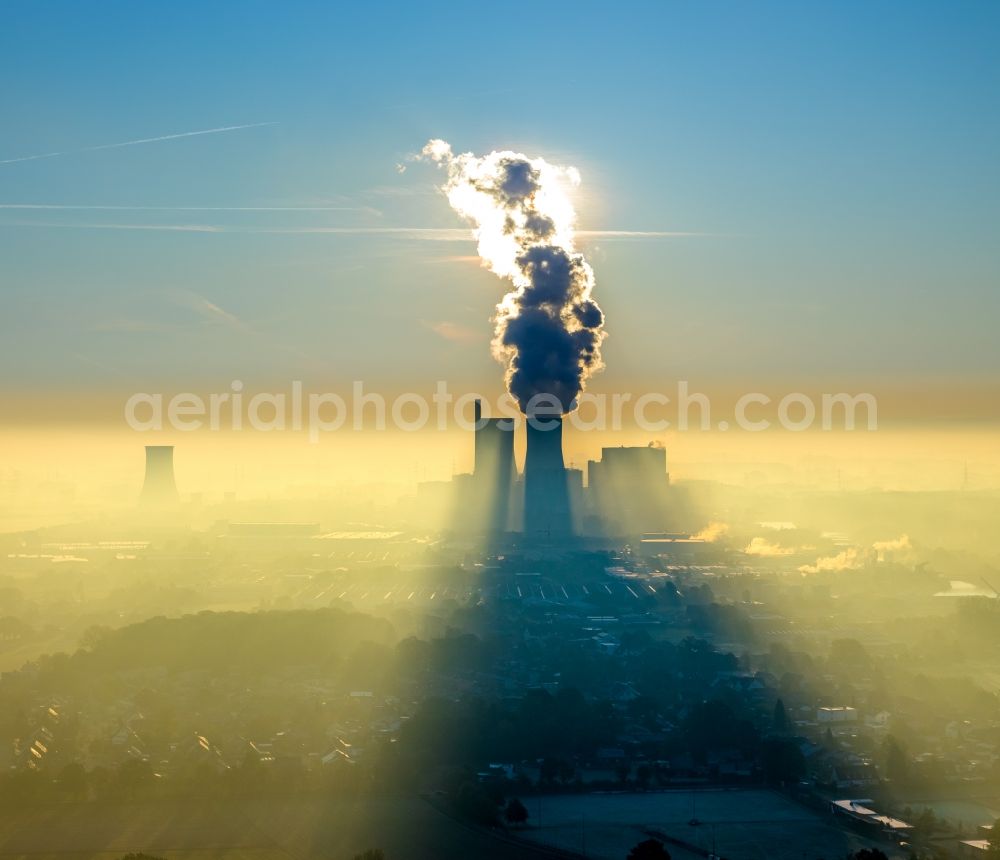 Hamm from above - Clouds over the power plants and exhaust towers of coal thermal power station of RWE Power in the Schmehausen part of Hamm in the state of North Rhine-Westphalia