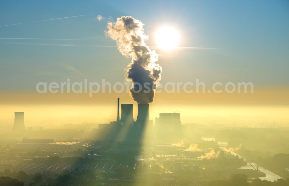 Hamm from the bird's eye view: Clouds over the power plants and exhaust towers of coal thermal power station of RWE Power in the Schmehausen part of Hamm in the state of North Rhine-Westphalia