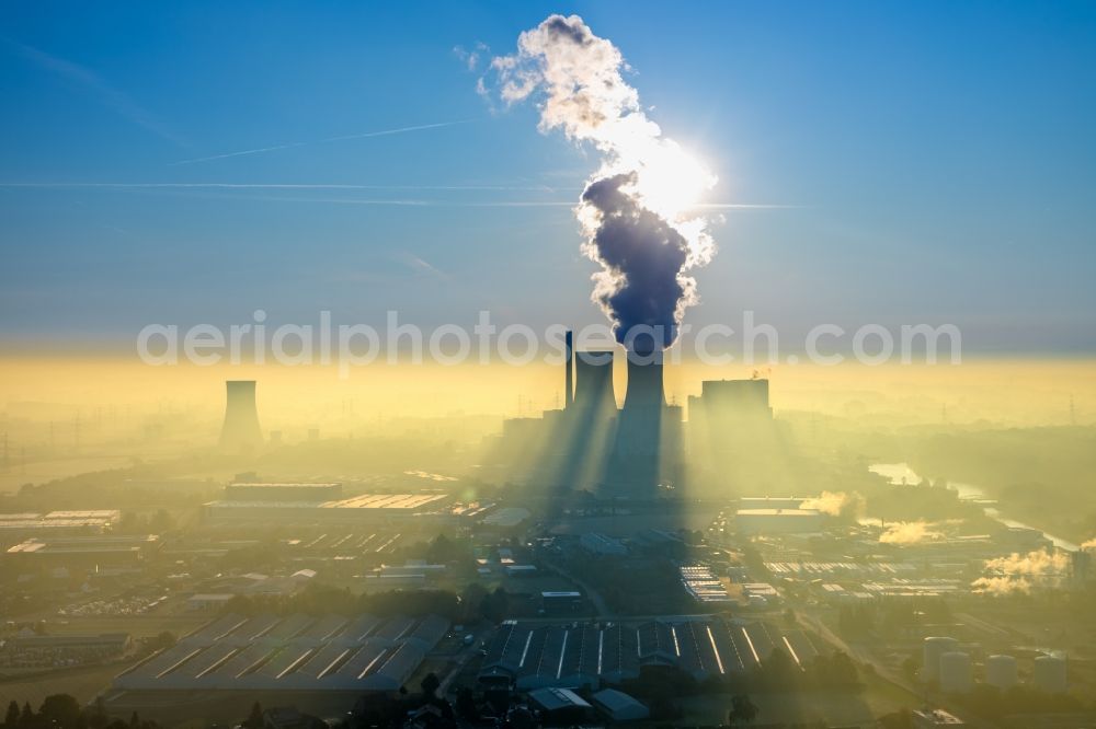 Aerial photograph Hamm - Clouds over the power plants and exhaust towers of coal thermal power station of RWE Power in the Schmehausen part of Hamm in the state of North Rhine-Westphalia