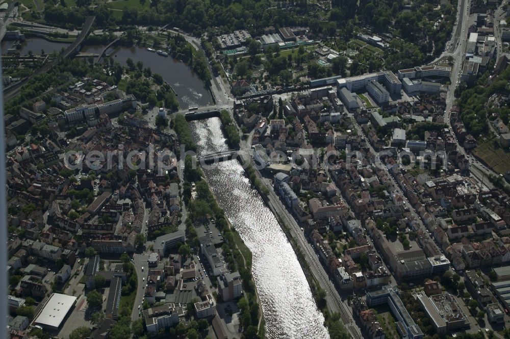 Aerial image Stuttgart - Course of the river Neckar in Stuttgart (district Bad Cannstatt) in the state of Baden - Wuerttemberg. In the center of the image the Rosensteinbruecke and Wilhelmbruecke can be seen