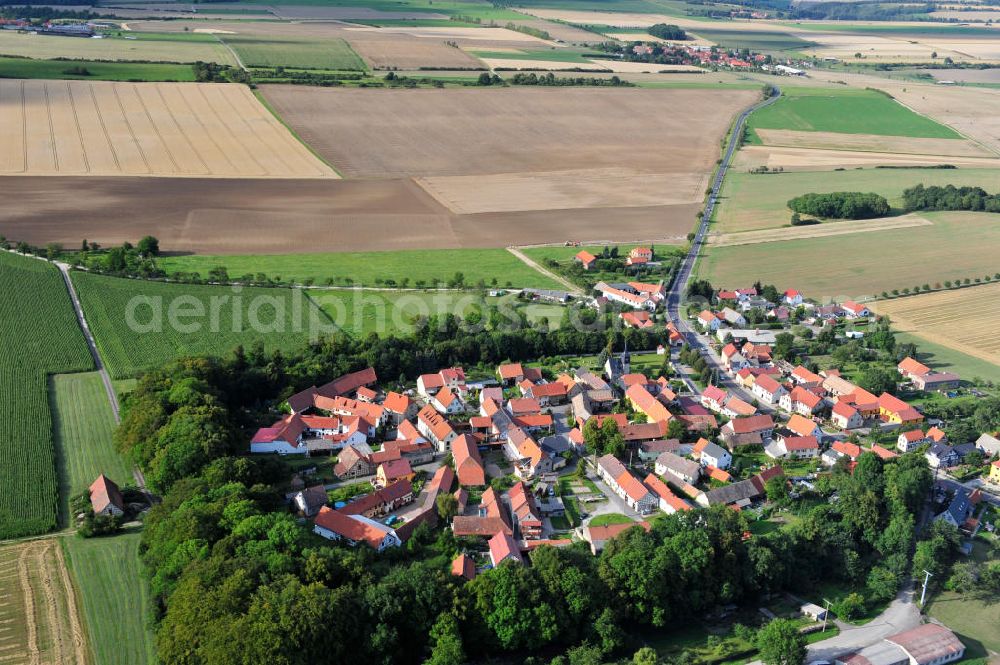 Aerial photograph Neckeroda - Das Dorf Neckeroda in Thüringen ist eine Station auf dem Goethewan derweg, einem 28 Kilometer langen Pfad im Thüringer Becken, den Johann Wolfgang von Goethe zwischen 1775 und 1783 häufig gegangen ist. Village Neckeroda in Thuringia is one station on linear walk Goethewan derweg, which was often taken by German writer Johann Wolfgang von Goethe between 1775 and 1783.