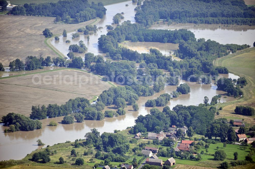 Aerial image Guben - Blick auf das Hochwasser der Neiße nördlich von Guben. View of the flood of the Neisse River north of Guben.