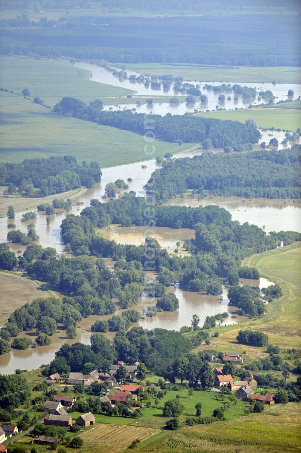 Guben from above - Blick auf das Hochwasser der Neiße nördlich von Guben. View of the flood of the Neisse River north of Guben.