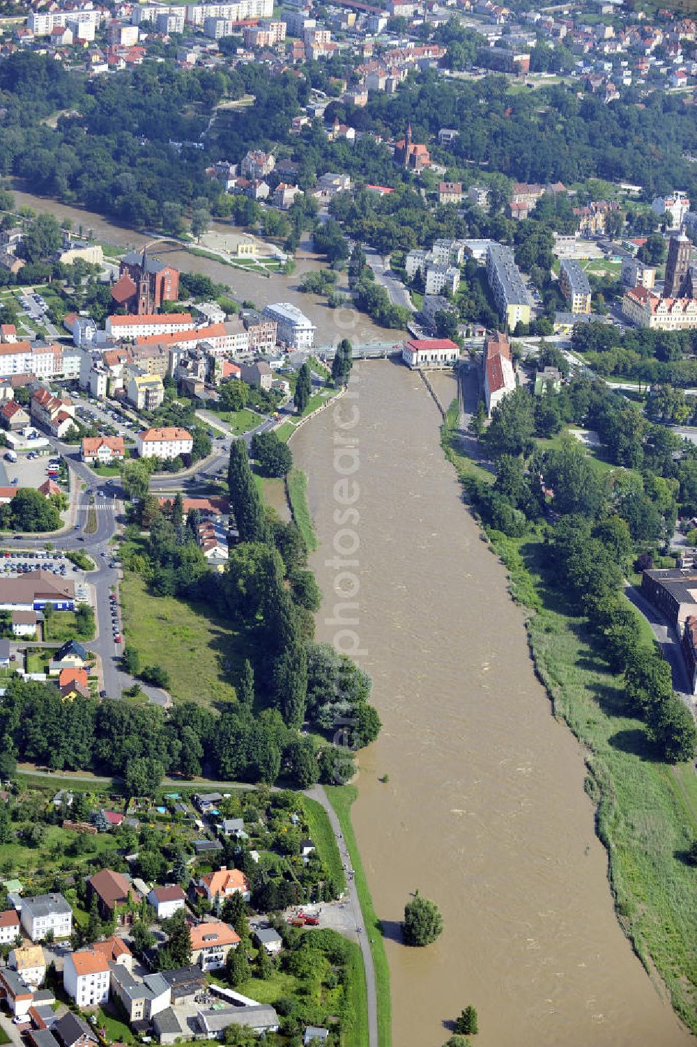 Aerial image Guben - Blick auf das Hochwasser der Neiße in Guben mit Blick auf den Grenzübergang. View of the flood of the River Neisse in Guben overlooking the border crossing.