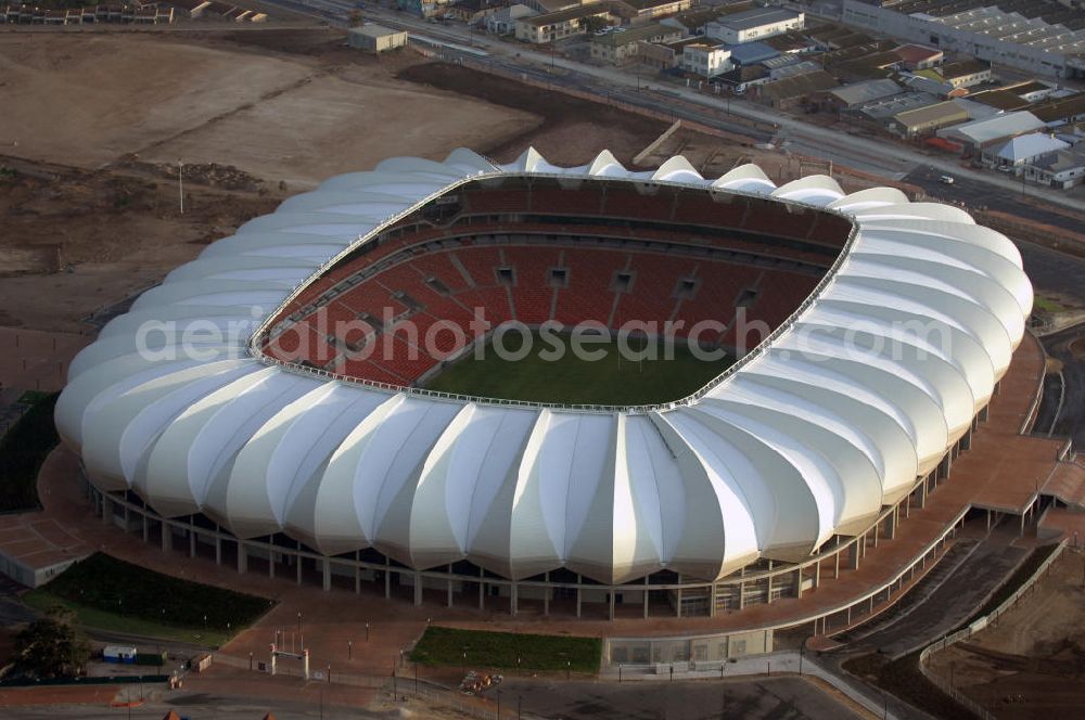 Port Elizabeth from above - Blick auf das Nelson - Mandela - Bay - Stadion in Port Elizabeth in der Provinz Eastern Cape in Südafrika vor der Fußball-Weltmeisterschaft 2010. Der architektonische Entwurf stammt vom deutschen Architekturbüro Gerkan, Marg und Partner (gmp), die Tragwerksplanung für das Dach erfolgt durch Ingenieurbüro Schlaich, Bergermann und Partner. Das Stadion steht am North End Lake. View of the Nelson-Mandela-Bay-Stadium in Port Elizabeth in South Af?????????????????????????????????