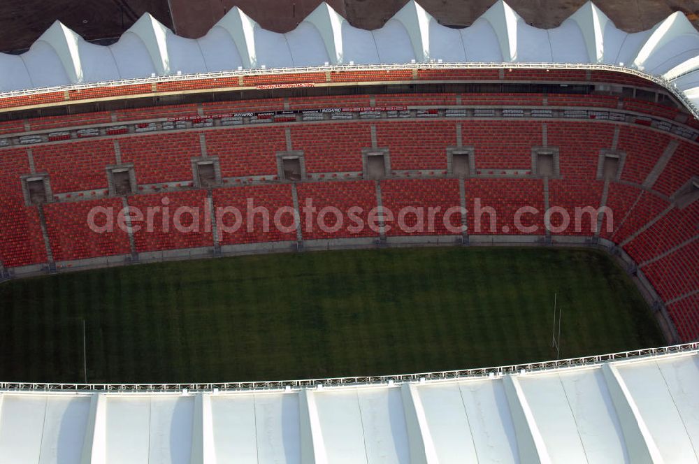 Port Elizabeth from above - Blick auf das Nelson - Mandela - Bay - Stadion in Port Elizabeth in der Provinz Eastern Cape in Südafrika vor der Fußball-Weltmeisterschaft 2010. Der architektonische Entwurf stammt vom deutschen Architekturbüro Gerkan, Marg und Partner (gmp), die Tragwerksplanung für das Dach erfolgt durch Ingenieurbüro Schlaich, Bergermann und Partner. Das Stadion steht am North End Lake. View of the Nelson-Mandela-Bay-Stadium in Port Elizabeth in South Af?????????????????????????????????