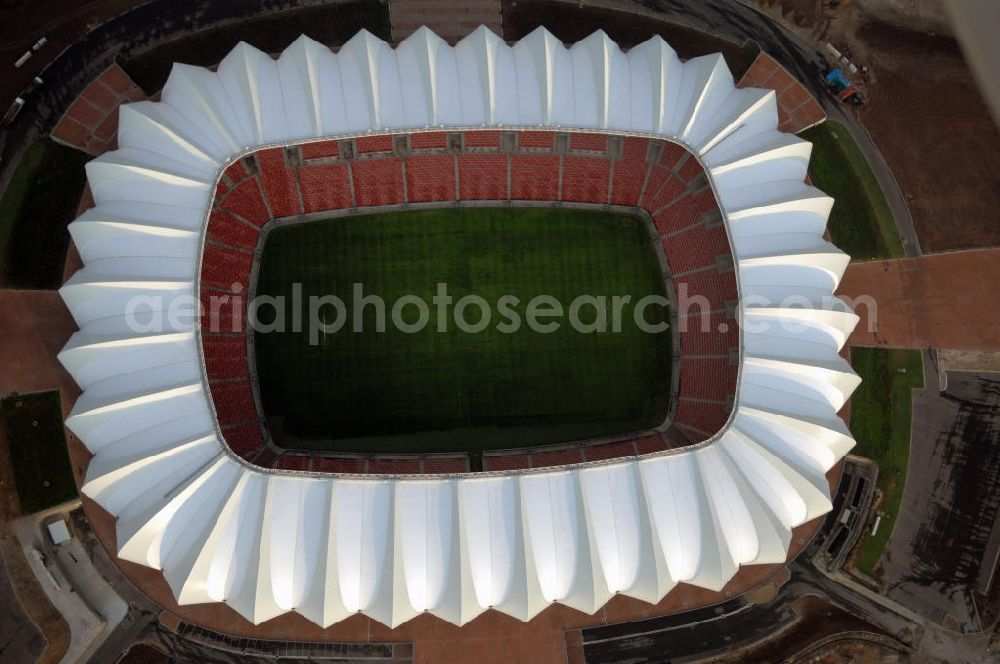 Port Elizabeth from the bird's eye view: Blick auf das Nelson - Mandela - Bay - Stadion in Port Elizabeth in der Provinz Eastern Cape in Südafrika vor der Fußball-Weltmeisterschaft 2010. Der architektonische Entwurf stammt vom deutschen Architekturbüro Gerkan, Marg und Partner (gmp), die Tragwerksplanung für das Dach erfolgt durch Ingenieurbüro Schlaich, Bergermann und Partner. Das Stadion steht am North End Lake. View of the Nelson-Mandela-Bay-Stadium in Port Elizabeth in South Af?????????????????????????????????