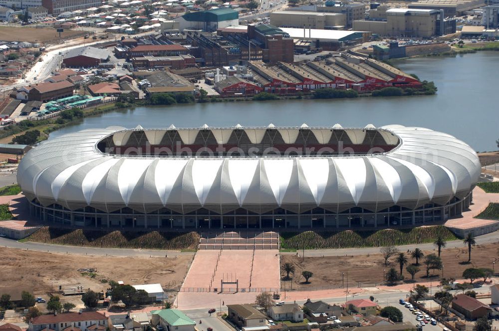 Port Elizabeth from above - Blick auf das Nelson - Mandela - Bay - Stadion in Port Elizabeth in der Provinz Eastern Cape in Südafrika vor der Fußball-Weltmeisterschaft 2010. Der architektonische Entwurf stammt vom deutschen Architekturbüro Gerkan, Marg und Partner (gmp), die Tragwerksplanung für das Dach erfolgt durch Ingenieurbüro Schlaich, Bergermann und Partner. Das Stadion steht am North End Lake. View of the Nelson-Mandela-Bay-Stadium in Port Elizabeth in South Af?????????????????????????????????