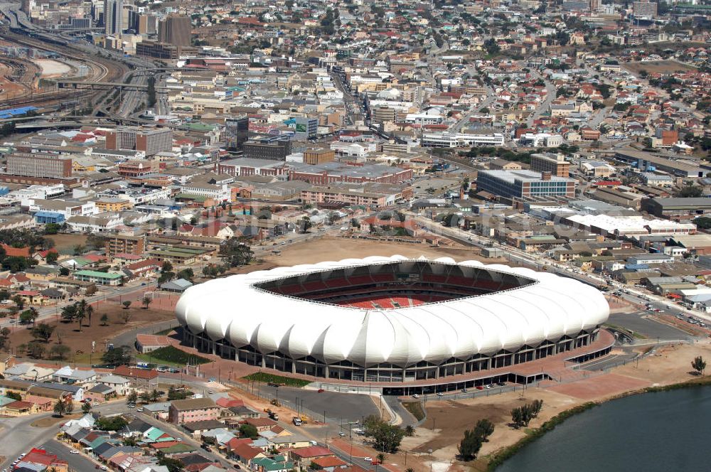 Port Elizabeth from above - Blick auf das Nelson - Mandela - Bay - Stadion in Port Elizabeth in der Provinz Eastern Cape in Südafrika vor der Fußball-Weltmeisterschaft 2010. Der architektonische Entwurf stammt vom deutschen Architekturbüro Gerkan, Marg und Partner (gmp), die Tragwerksplanung für das Dach erfolgt durch Ingenieurbüro Schlaich, Bergermann und Partner. Das Stadion steht am North End Lake. View of the Nelson-Mandela-Bay-S????????????????????????????????????