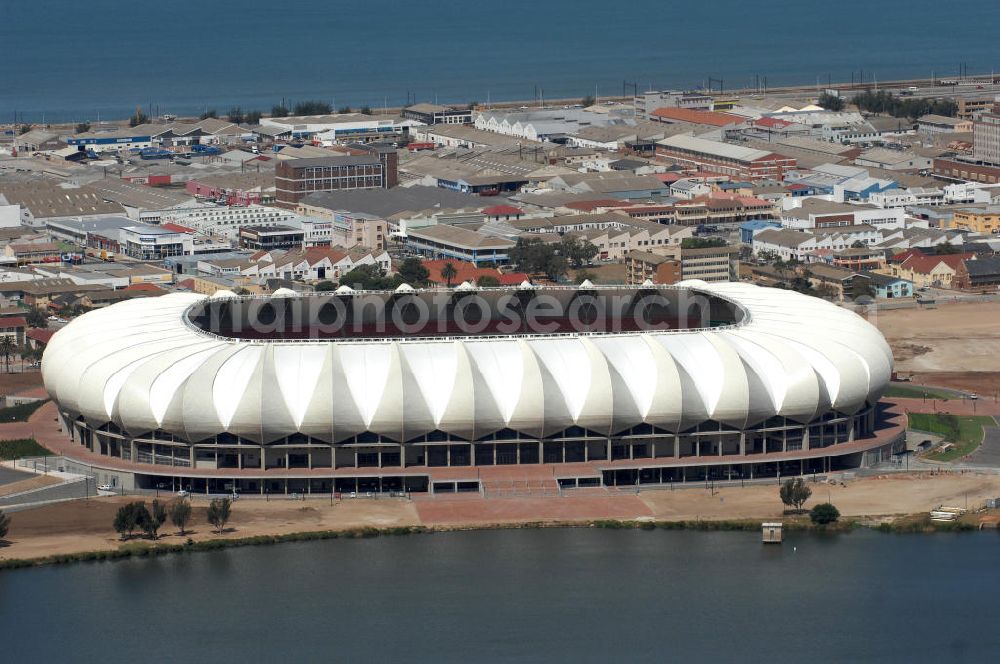 Port Elizabeth from above - Blick auf das Nelson - Mandela - Bay - Stadion in Port Elizabeth in der Provinz Eastern Cape in Südafrika vor der Fußball-Weltmeisterschaft 2010. Der architektonische Entwurf stammt vom deutschen Architekturbüro Gerkan, Marg und Partner (gmp), die Tragwerksplanung für das Dach erfolgt durch Ingenieurbüro Schlaich, Bergermann und Partner. Das Stadion steht am North End Lake. View of the Nelson-Mandela-Bay-Stadium in Port Elizabeth in South Af?????????????????????????????????