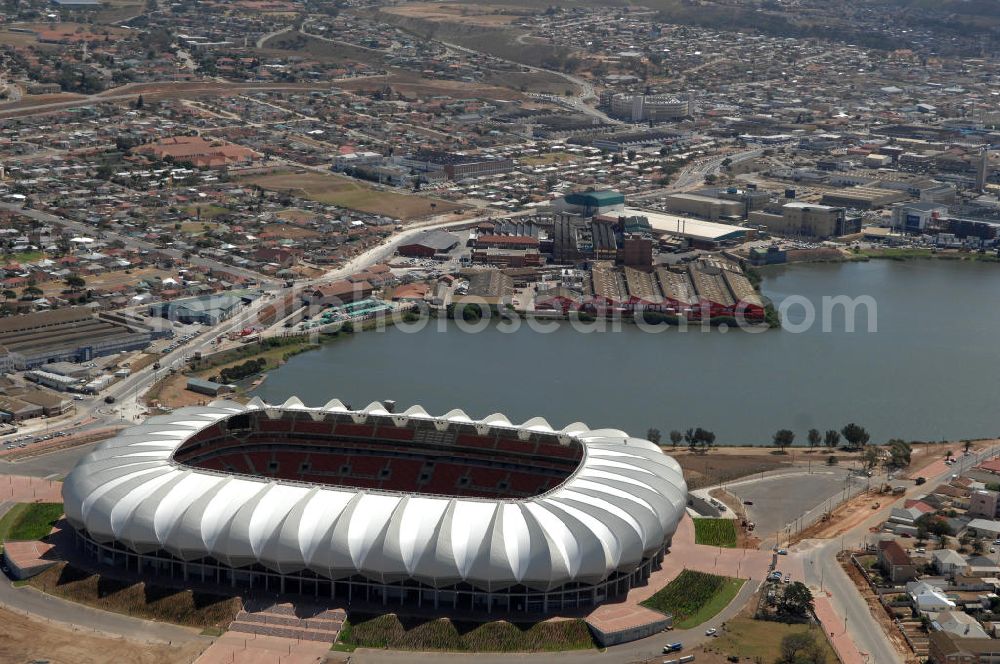 Port Elizabeth from the bird's eye view: Blick auf das Nelson - Mandela - Bay - Stadion in Port Elizabeth in der Provinz Eastern Cape in Südafrika vor der Fußball-Weltmeisterschaft 2010. Der architektonische Entwurf stammt vom deutschen Architekturbüro Gerkan, Marg und Partner (gmp), die Tragwerksplanung für das Dach erfolgt durch Ingenieurbüro Schlaich, Bergermann und Partner. Das Stadion steht am North End Lake. View of the Nelson-Mandela-Bay-Stadium in Port Elizabeth in South Af?????????????????????????????????