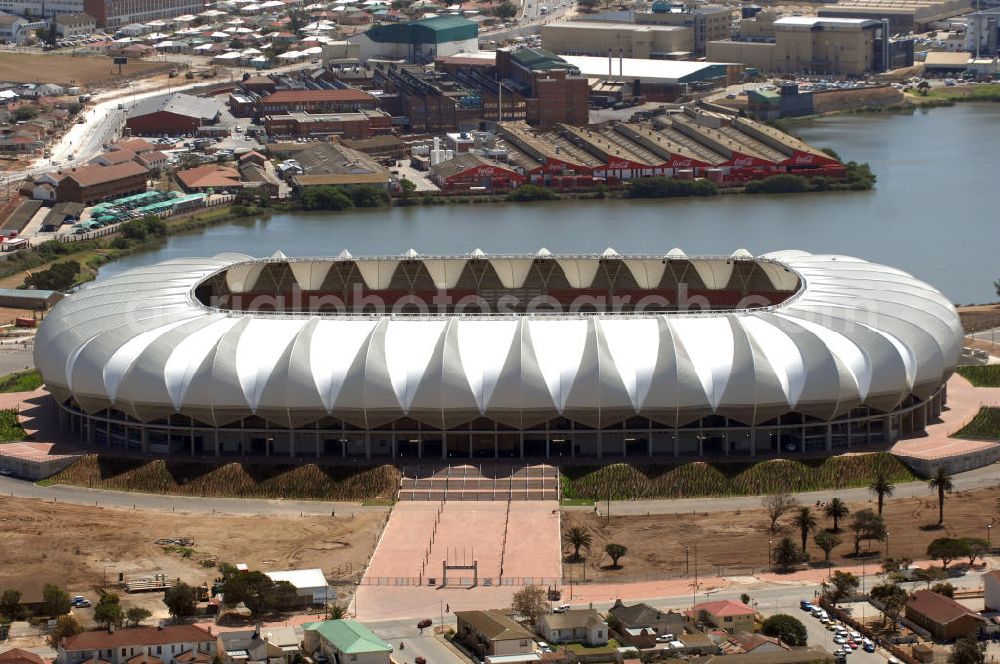 Port Elizabeth from above - Blick auf das Nelson - Mandela - Bay - Stadion in Port Elizabeth in der Provinz Eastern Cape in Südafrika vor der Fußball-Weltmeisterschaft 2010. Der architektonische Entwurf stammt vom deutschen Architekturbüro Gerkan, Marg und Partner (gmp), die Tragwerksplanung für das Dach erfolgt durch Ingenieurbüro Schlaich, Bergermann und Partner. Das Stadion steht am North End Lake. View of the Nelson-Mandela-Bay-St????????????????????????????????????????????????????????????????????