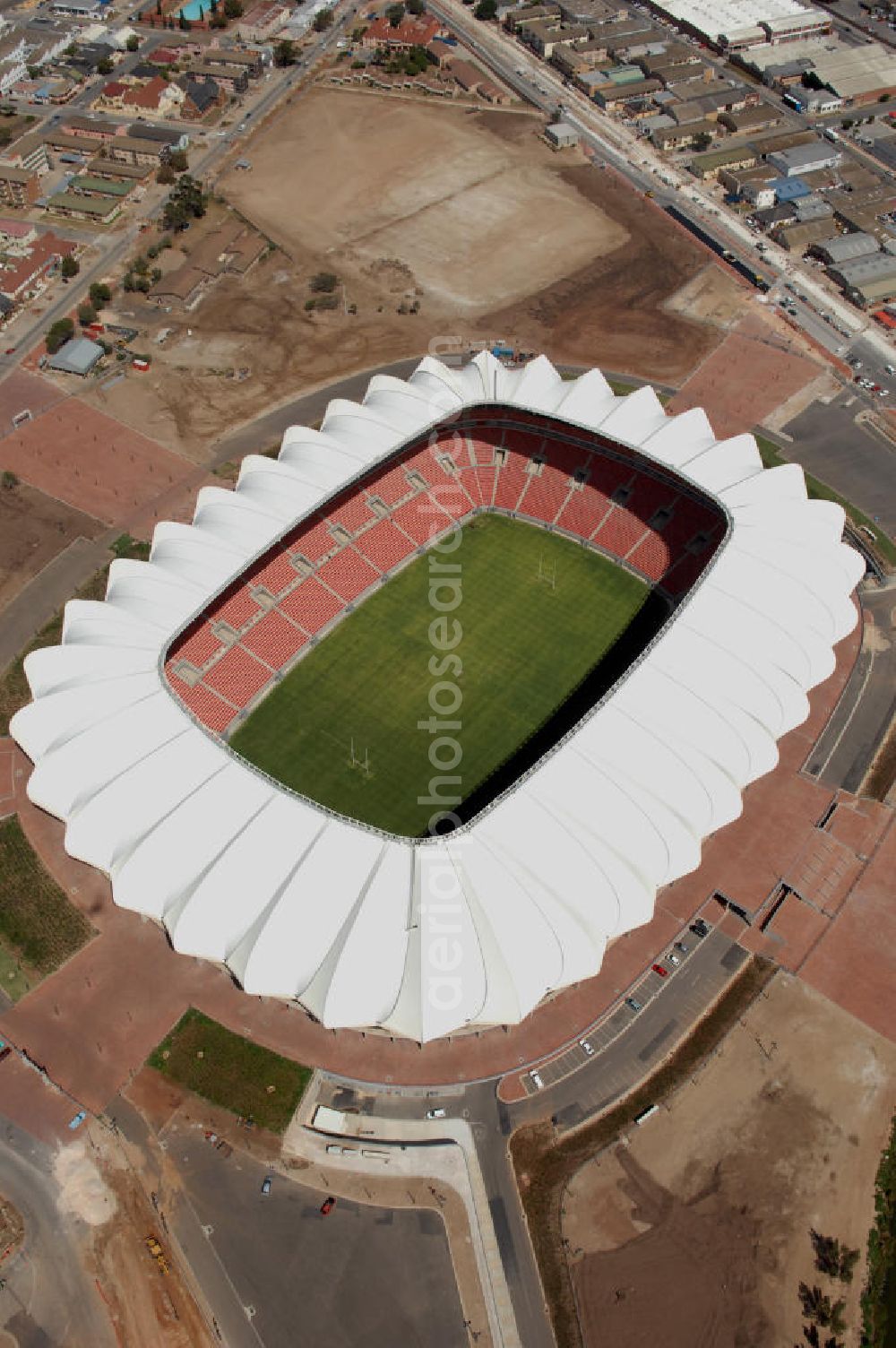 Aerial photograph Port Elizabeth - Blick auf das Nelson - Mandela - Bay - Stadion in Port Elizabeth in der Provinz Eastern Cape in Südafrika vor der Fußball-Weltmeisterschaft 2010. Der architektonische Entwurf stammt vom deutschen Architekturbüro Gerkan, Marg und Partner (gmp), die Tragwerksplanung für das Dach erfolgt durch Ingenieurbüro Schlaich, Bergermann und Partner. Das Stadion steht am North End Lake. View of the Nelson-Mandela-Bay-St????????????????????????????????????????????????????????????????????