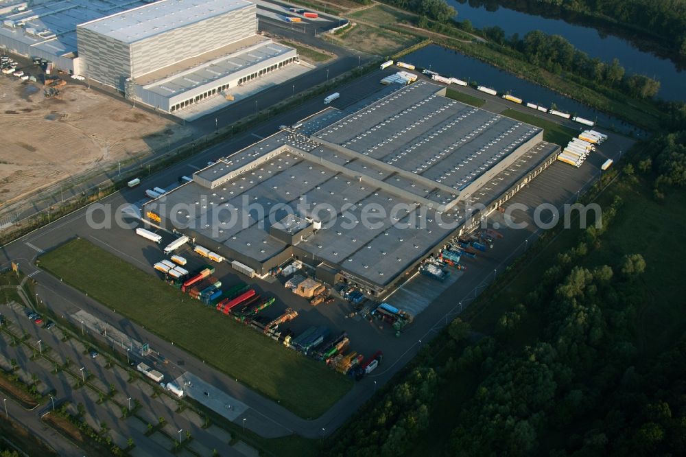 Aerial photograph Wörth am Rhein - Netto Logistic center in industrial and commercial area iOberwald in Woerth am Rhein in the state Rhineland-Palatinate