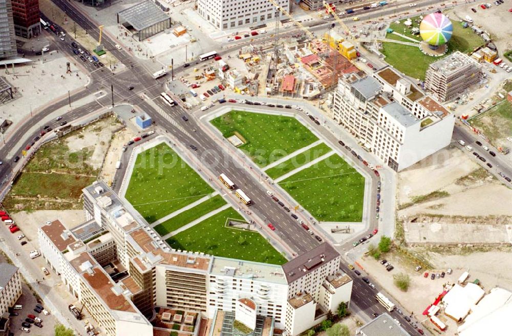 Aerial image Berlin - Neu erbautes Ensemble am Leipziger Platz in unmittelbarer Nähe zum Potsdamer Platz in Berlin - Mitte.