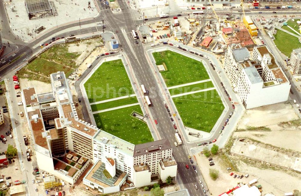 Aerial photograph Berlin - Neu erbautes Ensemble am Leipziger Platz in unmittelbarer Nähe zum Potsdamer Platz in Berlin - Mitte.