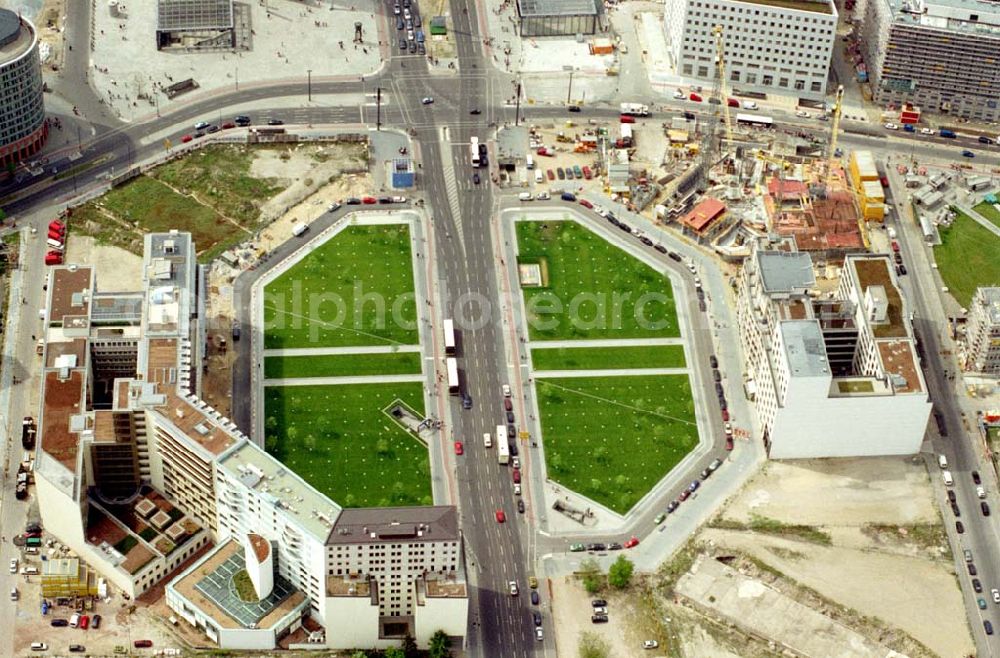 Berlin from above - Neu erbautes Ensemble am Leipziger Platz in unmittelbarer Nähe zum Potsdamer Platz in Berlin - Mitte.