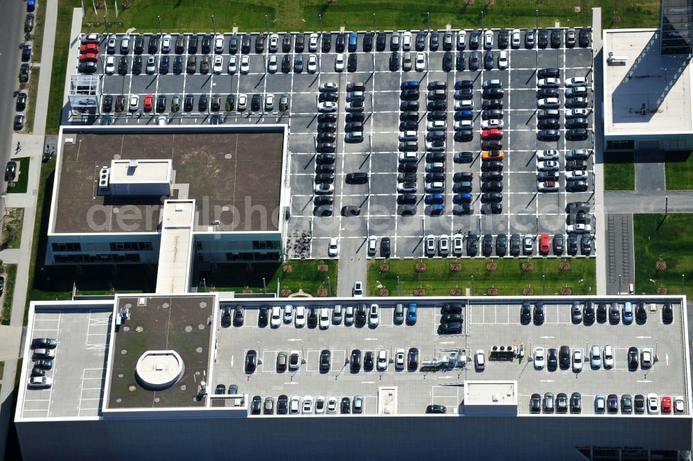 Aerial photograph Berlin - Feriger Neubau des Audi Zentrums in Berlin - Adlershof. Die Audi Retail GmbH investiert über 30 Mio Euro um den Standort zu einem der größten Audi- Zentren in Deutschland auszubauen. Die Baufirma ZÜBLIN errichtete das Flaggschiff der 18 deutschen Audi Terminals. New building of the Audi Terminal in Berlin - Adlershof.