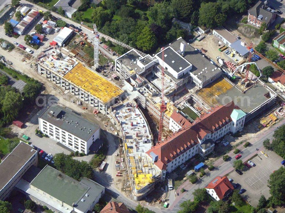 Melle (Niedersachsen) from above - Erweiterungsbaustelle am Christlichen Klinikum Melle GmbH mit 248 Planbetten.Im Klinikum arbeiten rund 500 Mitarbeiter, die ca. 8.000 Patienten jährlich stationär und 14.000 Patienten ambulant versorgen.Christliches Klinikum Melle GmbH; Riemsloher Straße 5 - 49324 Melle; Telefon: 05422/603-0; Telefax:05422/603-980; info@christliches-klinikum-melle.de