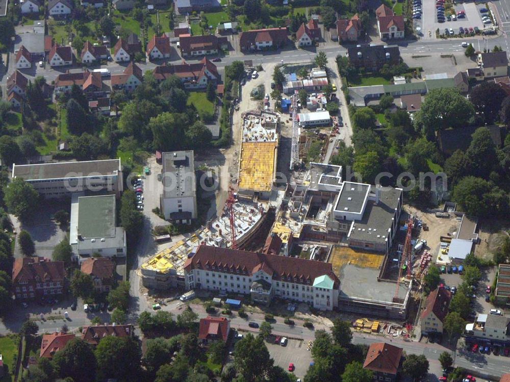 Melle (Niedersachsen) from above - Erweiterungsbaustelle am Christlichen Klinikum Melle GmbH mit 248 Planbetten.Im Klinikum arbeiten rund 500 Mitarbeiter, die ca. 8.000 Patienten jährlich stationär und 14.000 Patienten ambulant versorgen.Christliches Klinikum Melle GmbH; Riemsloher Straße 5 - 49324 Melle; Telefon: 05422/603-0; Telefax:05422/603-980; info@christliches-klinikum-melle.de