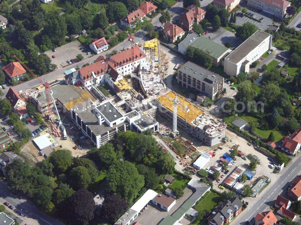 Aerial image Melle (Niedersachsen) - Erweiterungsbaustelle am Christlichen Klinikum Melle GmbH mit 248 Planbetten.Im Klinikum arbeiten rund 500 Mitarbeiter, die ca. 8.000 Patienten jährlich stationär und 14.000 Patienten ambulant versorgen.Christliches Klinikum Melle GmbH; Riemsloher Straße 5 - 49324 Melle; Telefon: 05422/603-0; Telefax:05422/603-980; info@christliches-klinikum-melle.de