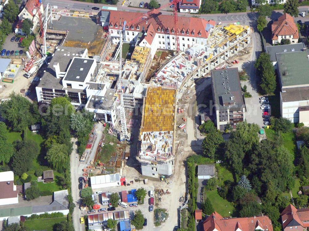 Melle (Niedersachsen) from above - Erweiterungsbaustelle am Christlichen Klinikum Melle GmbH mit 248 Planbetten.Im Klinikum arbeiten rund 500 Mitarbeiter, die ca. 8.000 Patienten jährlich stationär und 14.000 Patienten ambulant versorgen.Christliches Klinikum Melle GmbH; Riemsloher Straße 5 - 49324 Melle; Telefon: 05422/603-0; Telefax:05422/603-980; info@christliches-klinikum-melle.de