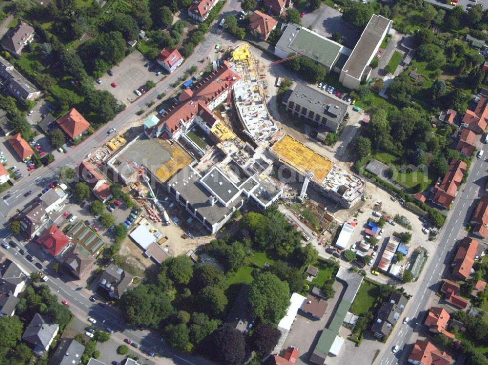 Melle (Niedersachsen) from above - Erweiterungsbaustelle am Christlichen Klinikum Melle GmbH mit 248 Planbetten.Im Klinikum arbeiten rund 500 Mitarbeiter, die ca. 8.000 Patienten jährlich stationär und 14.000 Patienten ambulant versorgen.Christliches Klinikum Melle GmbH; Riemsloher Straße 5 - 49324 Melle; Telefon: 05422/603-0; Telefax:05422/603-980; info@christliches-klinikum-melle.de