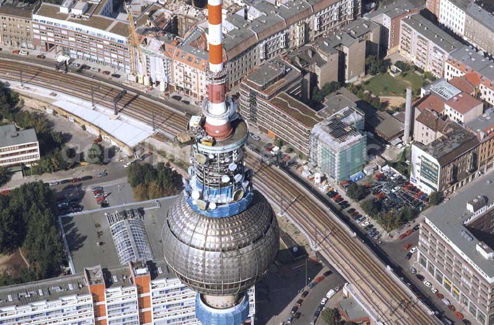 Aerial image Berlin - Neuanstrich der umgebauten Turmspitze auf dem Berliner Fernsehturm am Alexanderplatz.