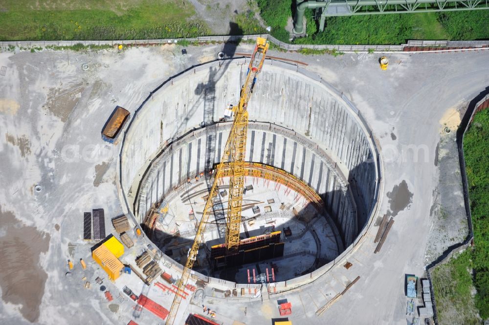 Gelsenkirchen from above - Construction site to build a new pumping station at the sewer at the Emscher in Gelsenkirchen in the state of North Rhine-Westphalia