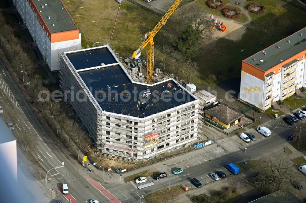 Aerial photograph Oranienburg - Construction site for the new construction of an age-appropriate residential complex on Walther-Bothe-Strasse in Oranienburg in the state Brandenburg, Germany