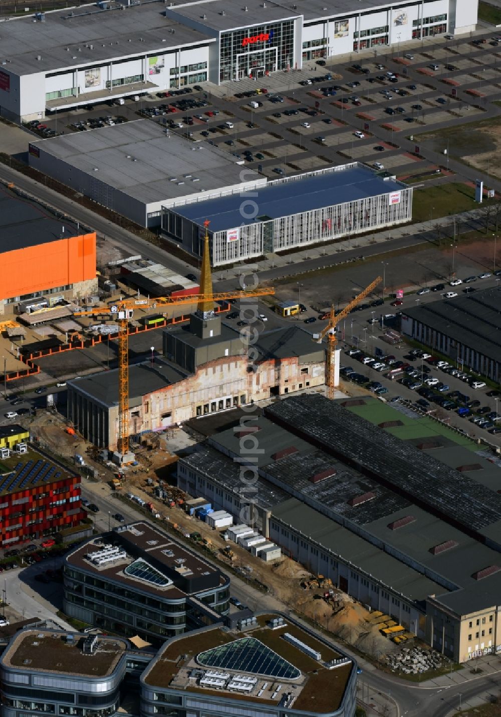 Leipzig from the bird's eye view: Construction site of the function and archive building Stadtarchiv in the formerly Messehalle 12 Achilleion in the district Zentrum-Suedost in Leipzig in the state Saxony, Germany