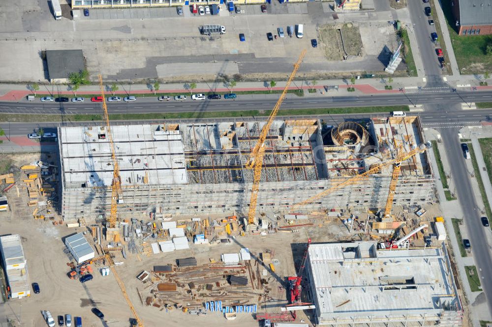 Berlin-Adlershof from above - Neubau des Audi Terminal in Berlin - Adlershof. Die Audi Retail GmbH investiert über 30 Mio Euro, um den Standort zu einem der größten Audi- Zentren in Deutschland auszubauen. Auf über 20.000 Quadratmetern wird ab 2012 der Handelsbetrieb beginnen. Die Baufirma ZÜBLIN errichtet das künftige Flaggschiff der 18 deutschen Audi Terminals. Construction of the Audi Terminal in Berlin - Adlershof.