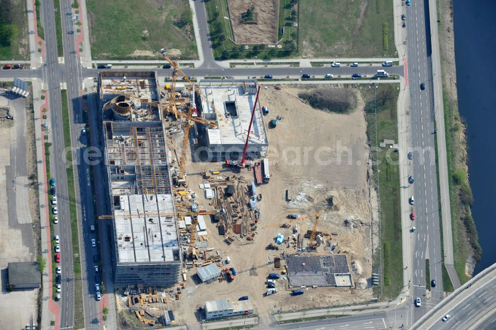 Berlin-Adlershof from the bird's eye view: Neubau des Audi Terminal in Berlin - Adlershof. Die Audi Retail GmbH investiert über 30 Mio Euro, um den Standort zu einem der größten Audi- Zentren in Deutschland auszubauen. Auf über 20.000 Quadratmetern wird ab 2012 der Handelsbetrieb beginnen. Die Baufirma ZÜBLIN errichtet das künftige Flaggschiff der 18 deutschen Audi Terminals. Construction of the Audi Terminal in Berlin - Adlershof.